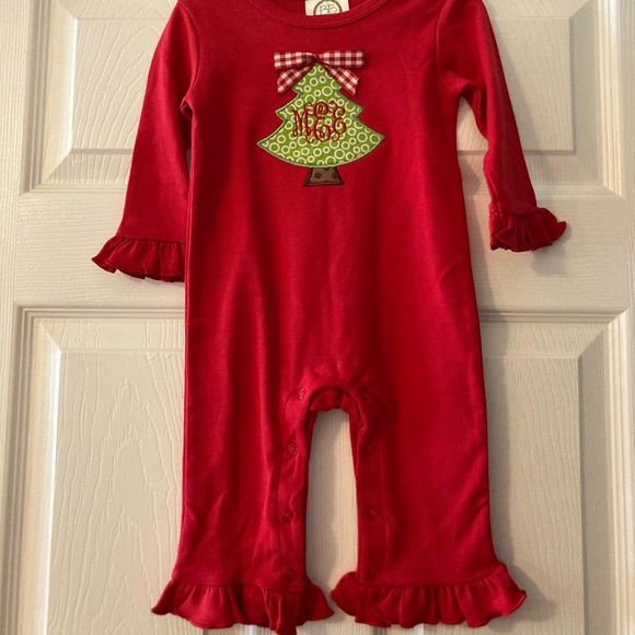 💥CLEARANCE💥NWT- monogrammed Christmas Tree Ruffle Romper-mEe - Picture 2 of 2